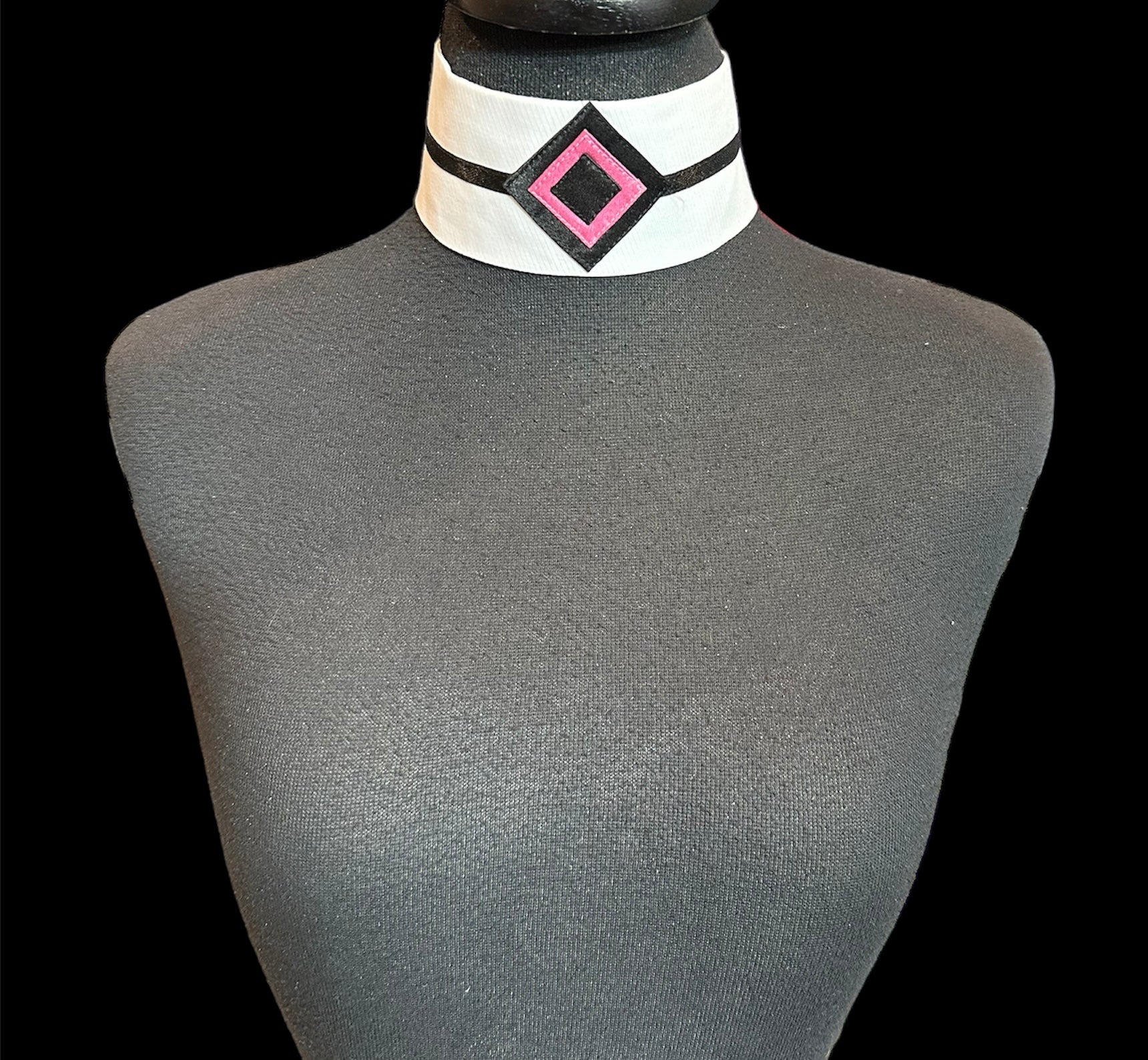 ‼️New‼️ Single Collar Diamond Black and Pink Accents
