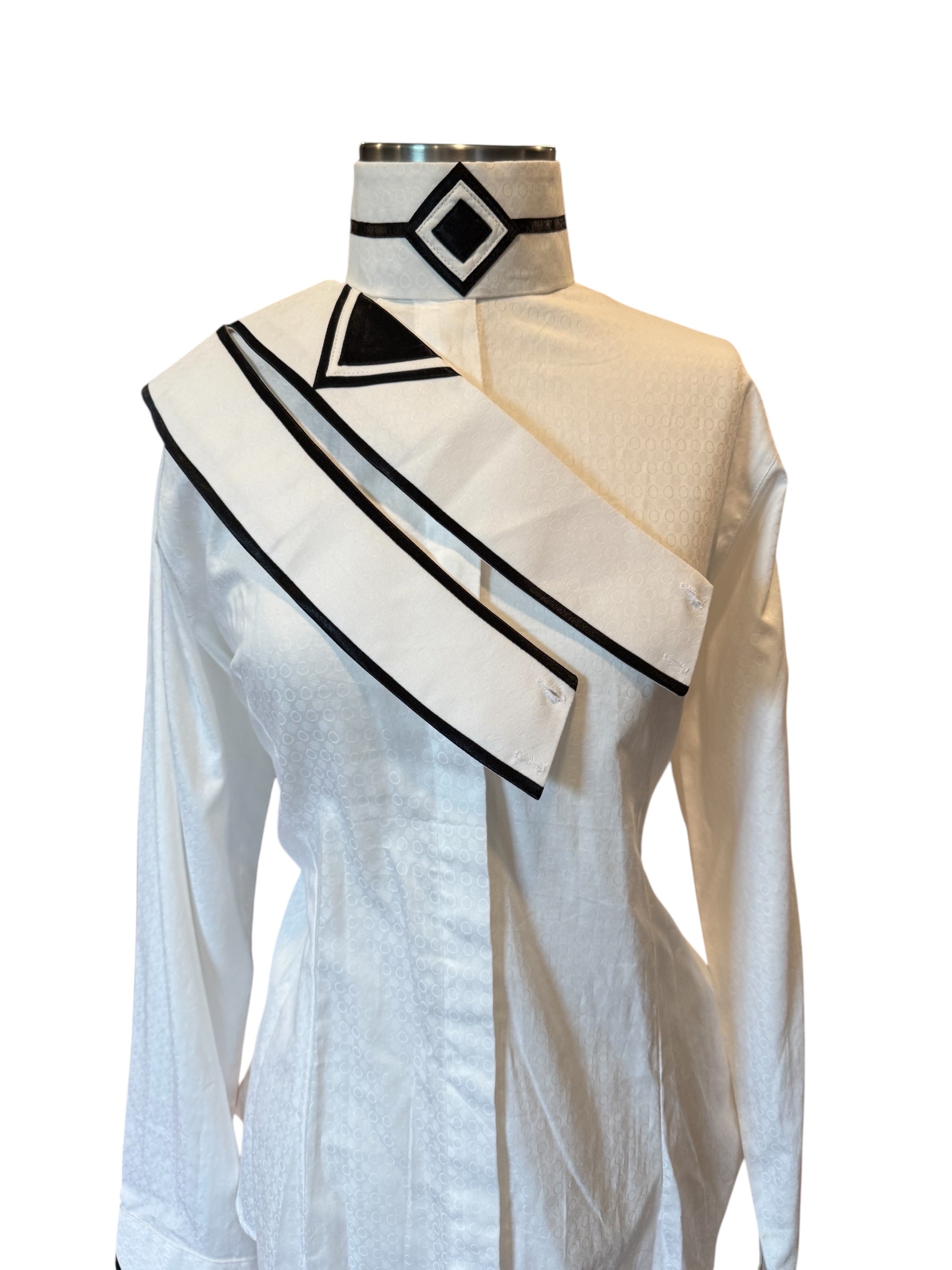 English Show Shirt White with Black Fabric Code U20