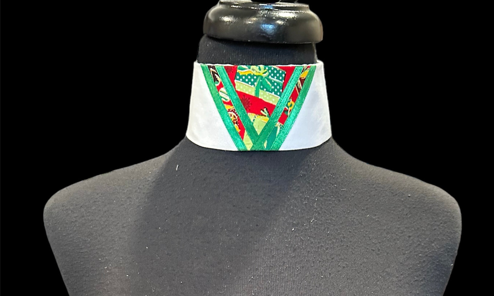 Single Collar White with Red And Green Accents