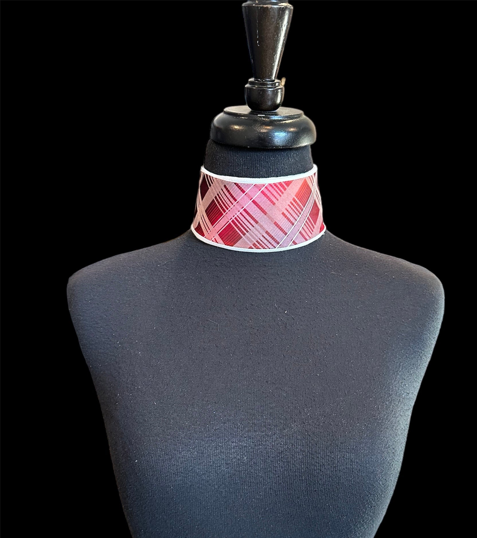 Single collar red plaid