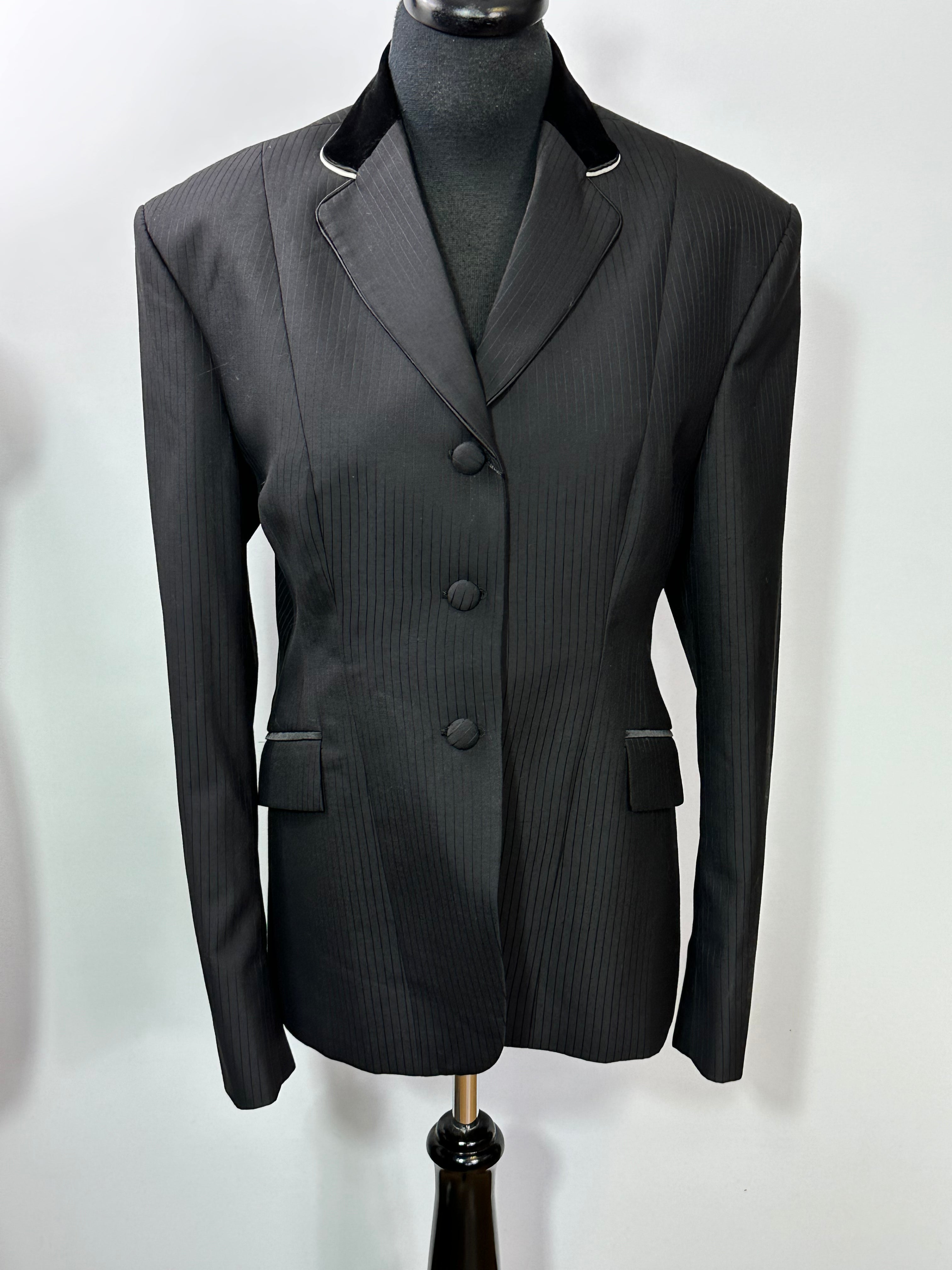 English Show Coat Black Tone Fabric Code 520-VCZ-038